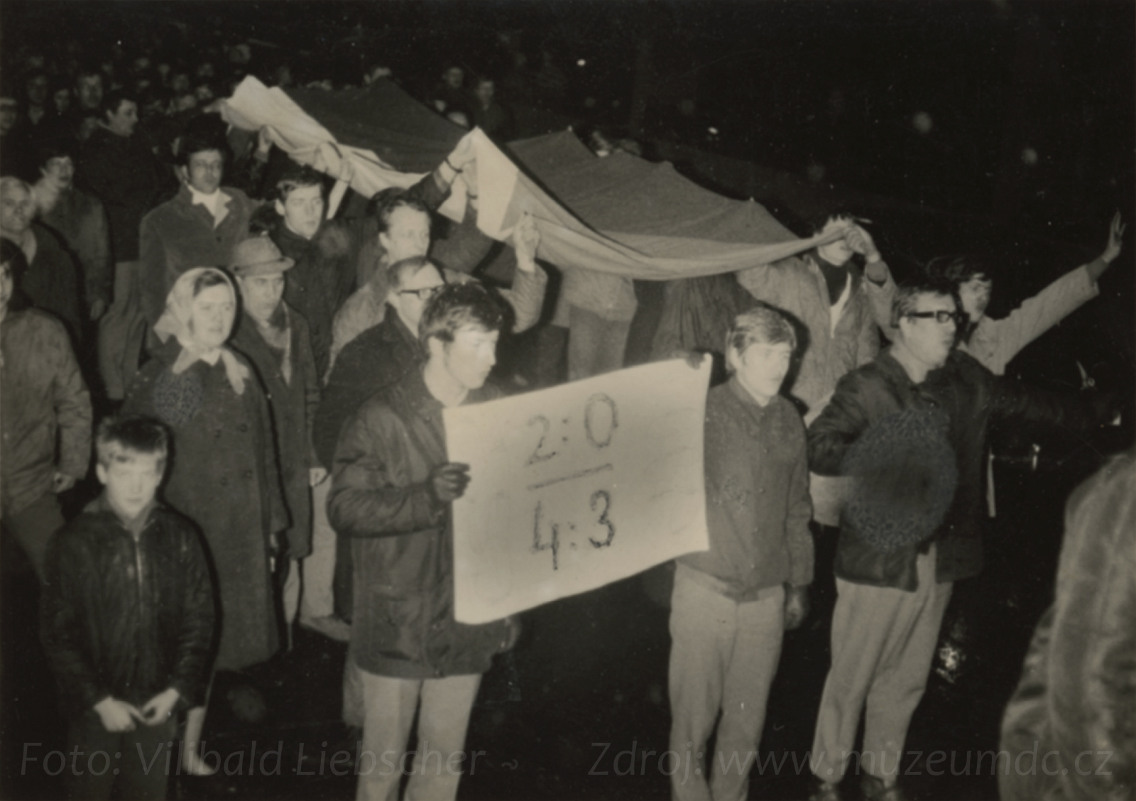 Děčínské oslavy dvojité porážky Sovětského svazu na Mistrovství světa v ledním hokeji 1969